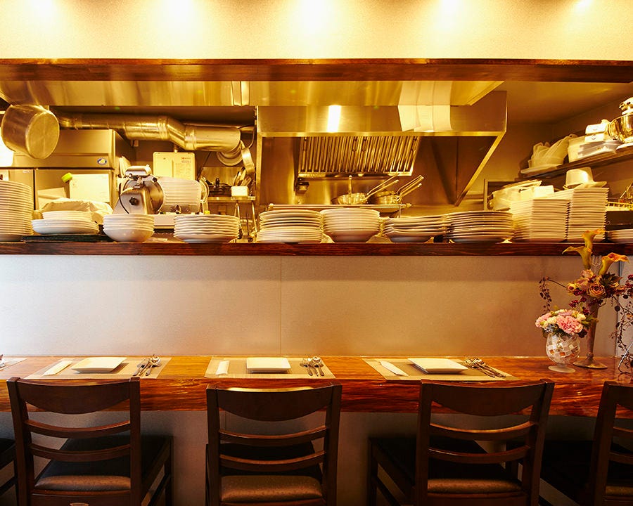 ラ プロメッサの店内にあるカウンター席