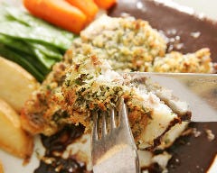 丁寧な手仕事の繊細な味の メイン料理はソースが自慢！