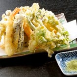 四季折々の山の食材を楽しむ天ぷら盛合せはお薦め！