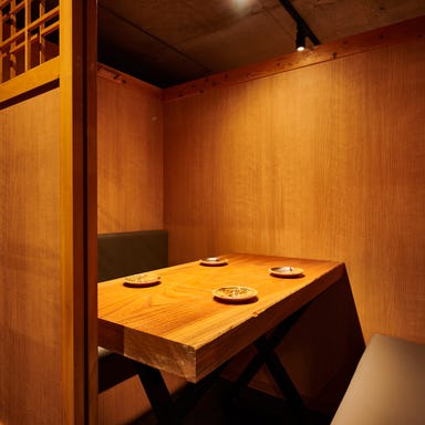 串揚げ食べ放題と越後そば 個室居酒屋 串えもん浦和店_ゆったりとくつろげる上質な個室空間