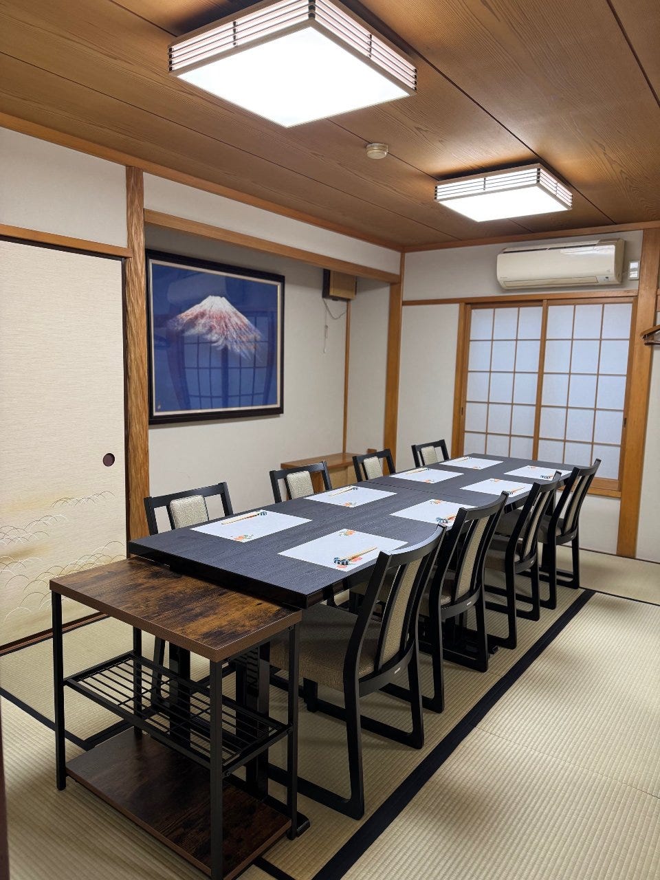 ふぐ料理・はも料理 三田　山田屋_個室「寿」テーブル席に改装
6～8名様迄収容可能