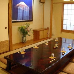 ふぐ料理・はも料理 三田　山田屋_一階席 2024年8月テーブル席に改装いたしました 6-8名様のお席でご用意いたします