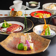 会席・鉄板・鮨・単品…豊富な品揃え
