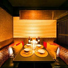 様々なシチュエーションで利用できるシックで落ち着いた個室多数