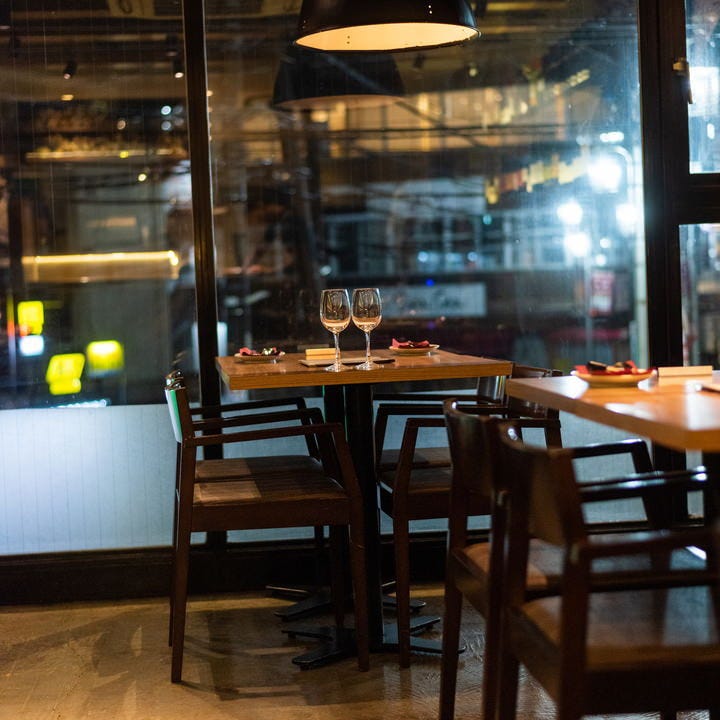 ガラス張りが美しいバンブゥドゥーエの店内