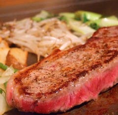 鉄板焼ステーキ コースは、1,800円よりご用意しております。