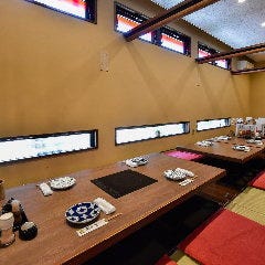 お席を繋げて最大20名様でご利用いただける掘りごたつ席をご用意