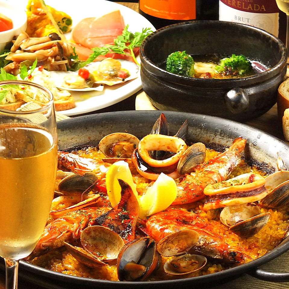スペイン魚介バル 新宿三丁目店_本場スペインの人気メニューをコースに！見た目もあざやか♪