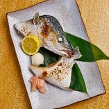 新鮮な旬の魚介は、お造り・焼き・揚物など様々な調理法でご提供