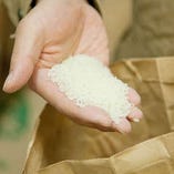 丼やお寿司で使うお米は、粘りが少なく艶のある田丸オリジナルブレンド米