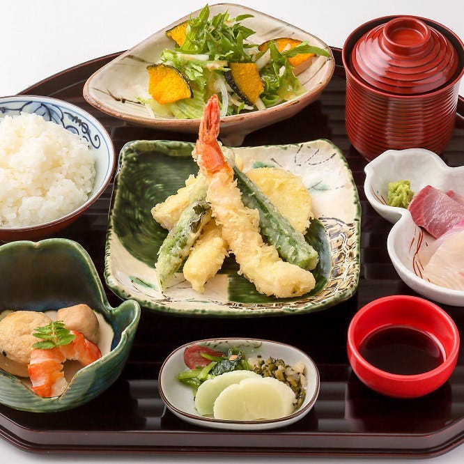 「日替わり御膳」は天ぷらか焼魚からメインをお選びいただけます