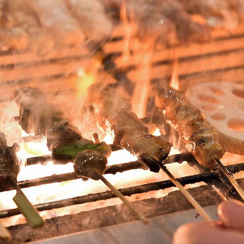 焼き鳥はすべて炭火調理！