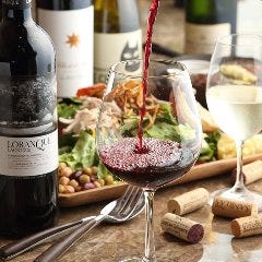 スペイン産を中心に他各国から集めた約60種類ものワイン
