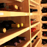 イタリアワイン専門に150種・約400本を常備しております。
