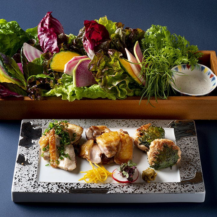 「“純鶏”名古屋コーチン 」鉄板焼き盛り合わせと新鮮彩り野菜