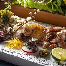 ”純鶏”名古屋コーチン特上もも肉・むね肉と愛知産木曾美水鶏せせりの盛合せ