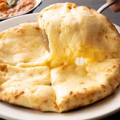 チョー糸引きチーズナン