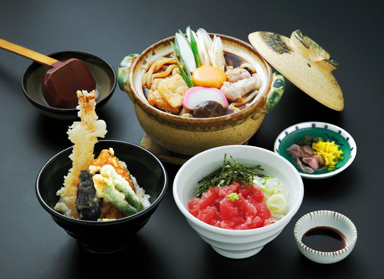一番人気の味噌ミニ丼セット1100円ミニ丼を1つ選べます。