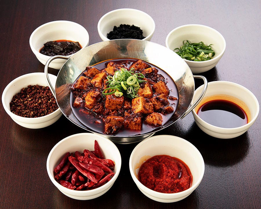 重慶式麻婆豆腐（辛口）
スパイスが効いた大人気の一品！