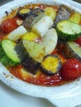 鎌倉野菜のオーブン焼き　８種類の鎌倉野菜が入っています。