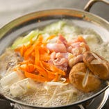 鶏白湯鍋 霧島鶏の美味しさを心ゆくまで堪能！旨味あふれる白湯（パイタン）鍋は、毎日でも食べたくなるほどの美味しさ