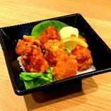 鶏の唐揚げ丼 (小盛/並盛/大盛)