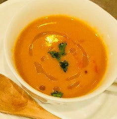 本日のスープの一例【オマール海老のビスクスープ】