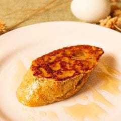 特製バゲットにブランド卵の卵液をしみ込ませたフレンチトースト