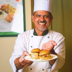 ディナー限定「野草バンズのハンバーガー」