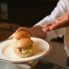 野草バンズを使用した自家製ハンバーガー