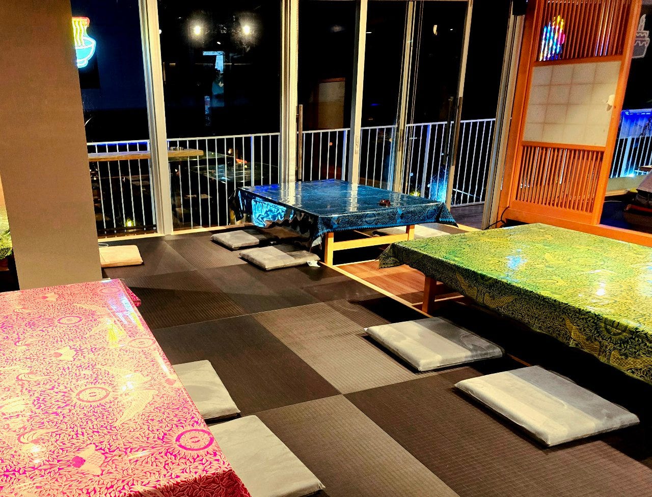 地球村酒場 EARTH VILLAGE IZAKAYA 席・個室:席 - 楽天ぐるなび
