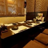 田村屋の名物鶏料理とお酒を優雅に楽しめる！ゆったり寛ぎの半個室