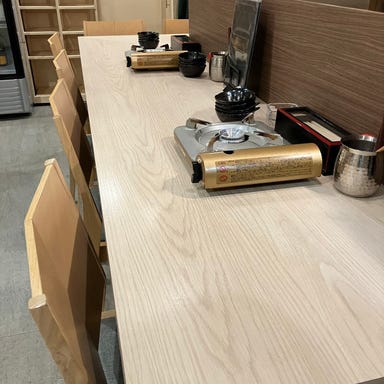 ジンギスカン邸 ラム王 ラムしゃぶ店_お一人様やデートに◎明るいカウンター席