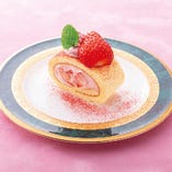苺薫るロールケーキ