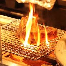 炭火で焼き上げる炉端料理♪