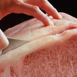 “本物”の証である「神戸肉之証」が発行された、上質な牛肉を厳選しております。