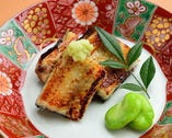 時折ご飯と提供する鰻の味噌漬けは、あっさりとした味わいが人気