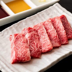 一頭買焼肉 玄 浅草本店_[松阪牛カルビ]
『上カルビ』と『特選極カルビ』は人気のメニューです！美しいきめ細かなサシが入っており、程よい上品な脂が口の中に広がります。老若男女問わず愛される人気の逸品です。