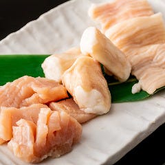 一頭買焼肉 玄 浅草本店_ホルモン3種盛り