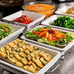 一頭買焼肉 玄 浅草本店_サラダバーではトッポギやチヂミもお楽しみいただけます