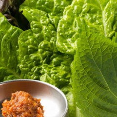 一頭買焼肉 玄 浅草本店_焼肉の醍醐味が味わえる！『雷門コース』飲み放題付 一頭買い4種盛り、松阪牛、冷凍しない生タンなど全8品
