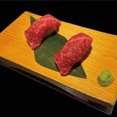 黒毛和牛握り(2貫) 一頭買焼肉 玄 浅草本店_黒毛和牛握り(2貫)