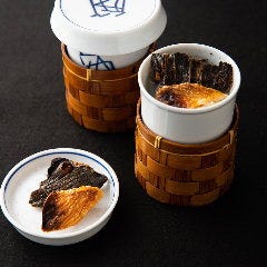 深い甘みと旨みが味わえる「ひれ酒」はご賞味いただきたい逸品。