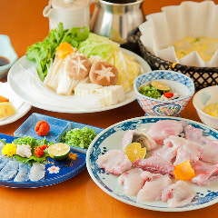 新鮮な上質のとらふぐを素早くさばくので、弾力が違います。