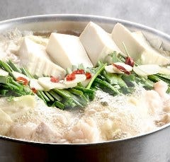 牛すじもつ鍋 シロクロナ 大名店 