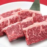 焼肉の定番、牛ハラミはうちの一番人気メニューです！新メニューのニンニクはらみもオススメです♪６９０円