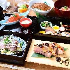 伝統の和食を美しい四季に重ね繊細に表現。ランチコース【箱膳】
