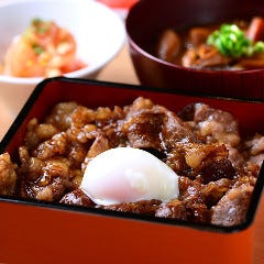 A5ランクの旨味を贅沢に楽しむ特別な午後を【飛騨牛 すき重膳】