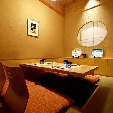 北海道の海の幸と炉端焼き 湊屋 札幌店_アットホームな雰囲気の上品な店内でお食事を。