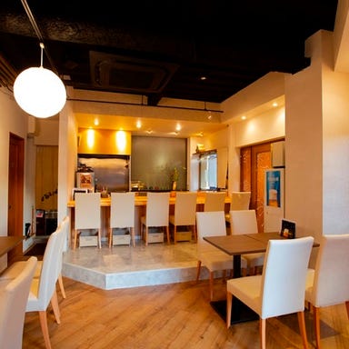 旬魚彩鮨 水仙_広々とした清潔感のある心地よい店内